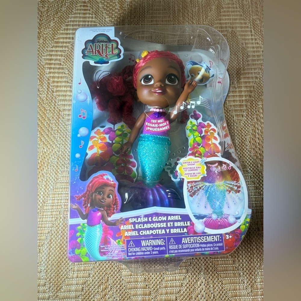 Disney Junior's Ariel Splash and Glow Doll, 11 1/2 Inches,NWT